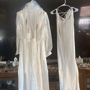 Vintage stunner Victoria’s Secret peignoir set from 1986